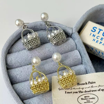 Viseći nakit s kapkovitim privjeskom, vintage stil s perlom i cirkonima, mesing + elektroplatinirano čelik, običan lanac