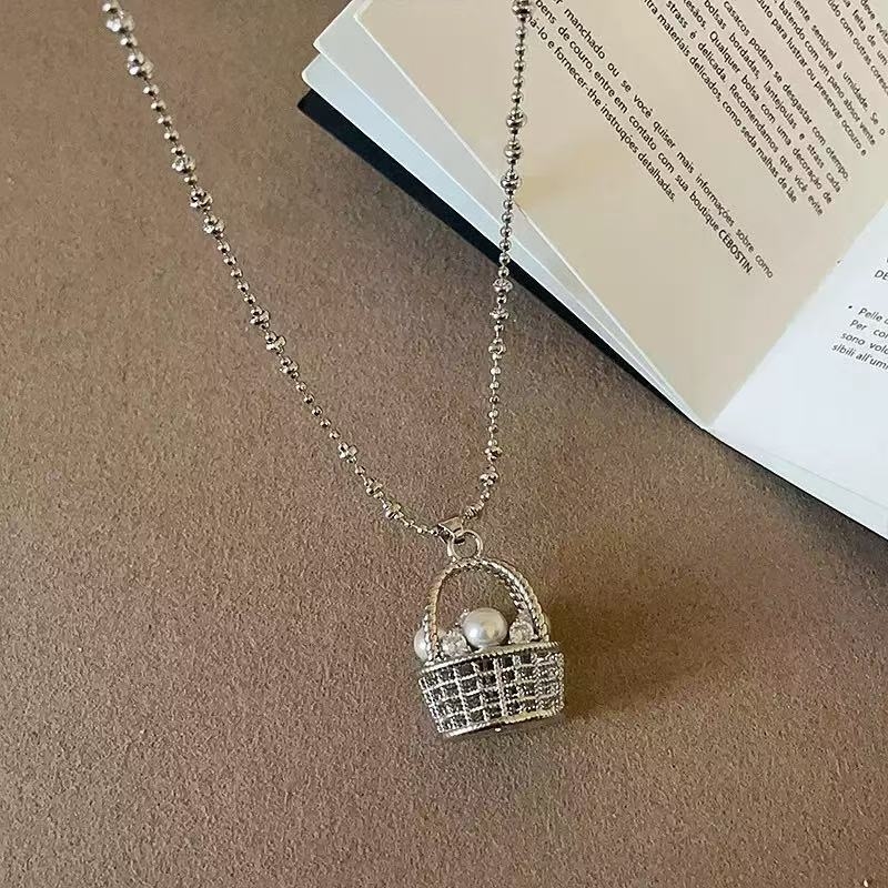 Viseći nakit s kapkovitim privjeskom, vintage stil s perlom i cirkonima, mesing + elektroplatinirano čelik, običan lanac