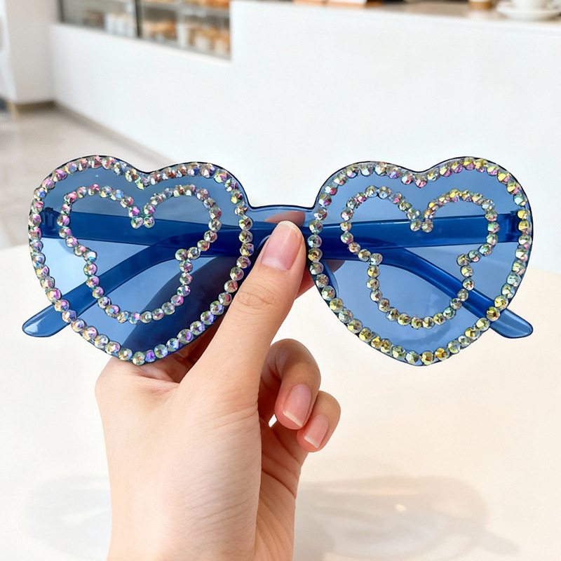 Saulesbrilles ar dimantu inkrustācijām, bezrāmju, unisex, modelis Love 001