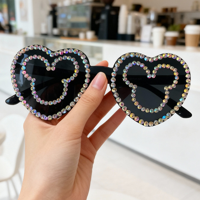 Saulesbrilles ar dimantu inkrustācijām, bezrāmju, unisex, modelis Love 001