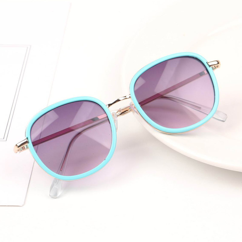 Dječje sunčane naočale, zaobljeni okvir, okvir PC+metal, leće PC, bez polarizacije, Model Aa510, VLT 80%