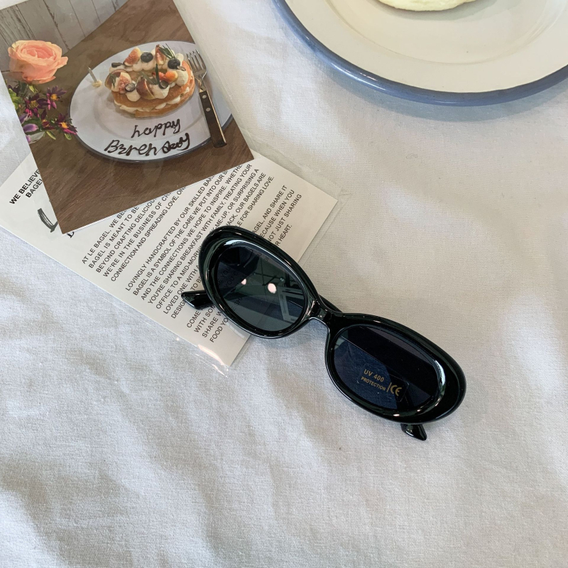 Dječje sunčane naočale UV400, puni okvir, plastične leće i okvir, ovalni oblik