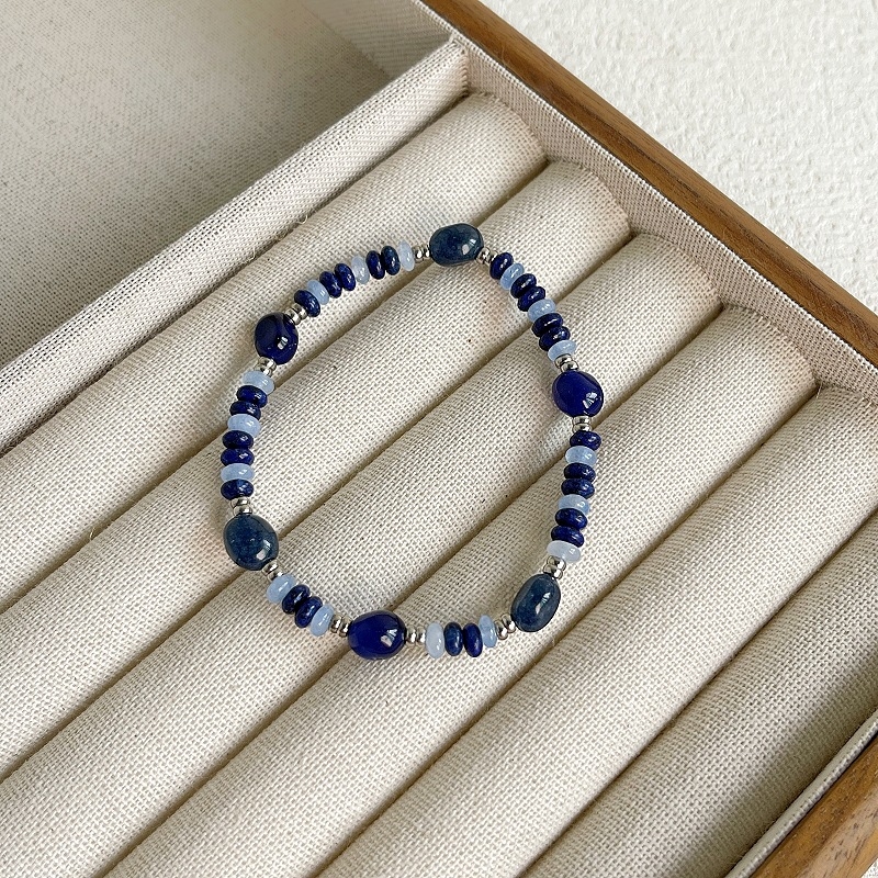 Ženska ogrlica s klavikijalnim lancem, ručno izrađena, geometrijskog oblika, od lapis lazuli