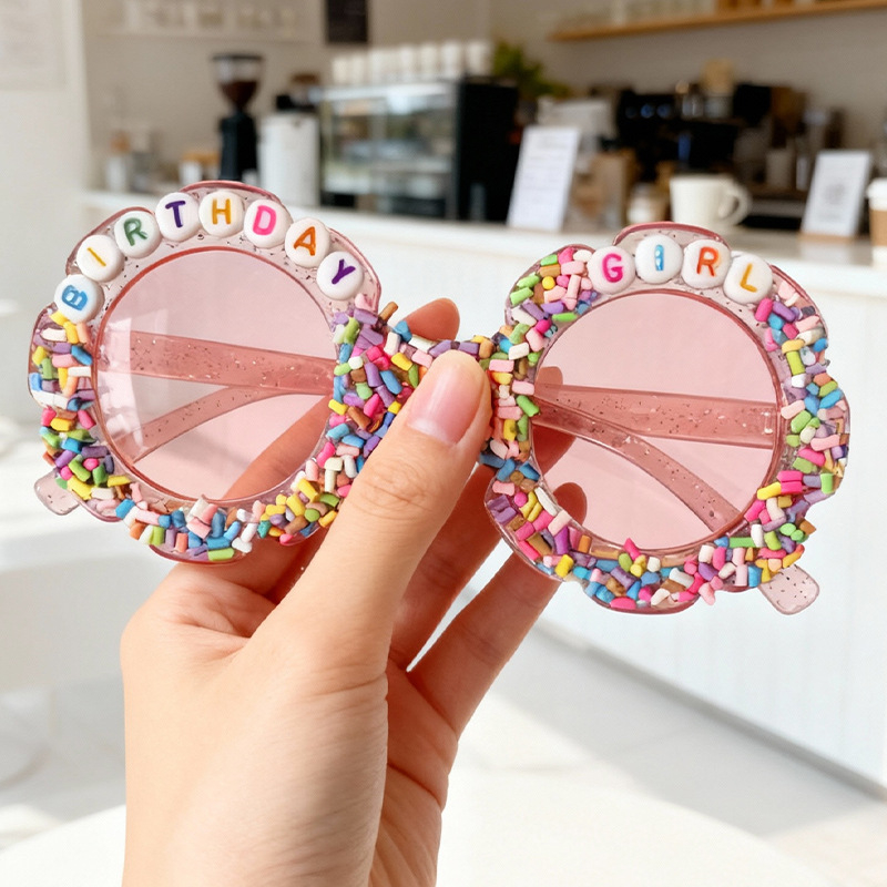 Bērnu ballīšu saulesbrilles ar konfekšu burtiem un ziedu dizainu, pilnais rāmis, vintage stils, modelis 222