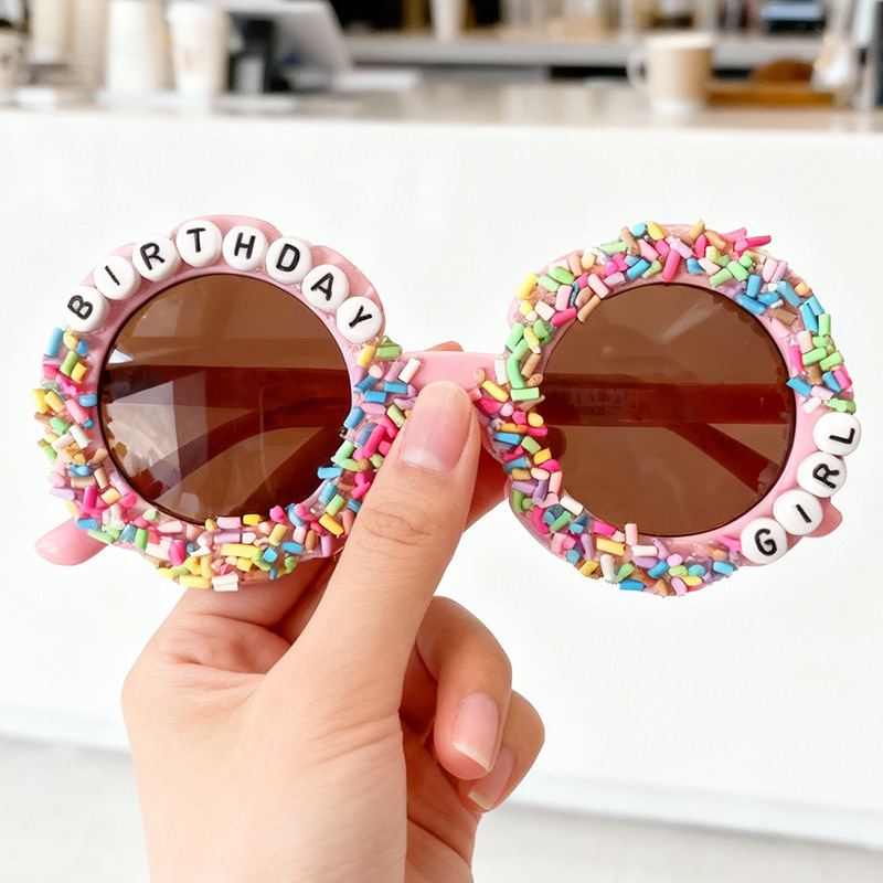 Bērnu ballīšu saulesbrilles ar konfekšu burtiem un ziedu dizainu, pilnais rāmis, vintage stils, modelis 222