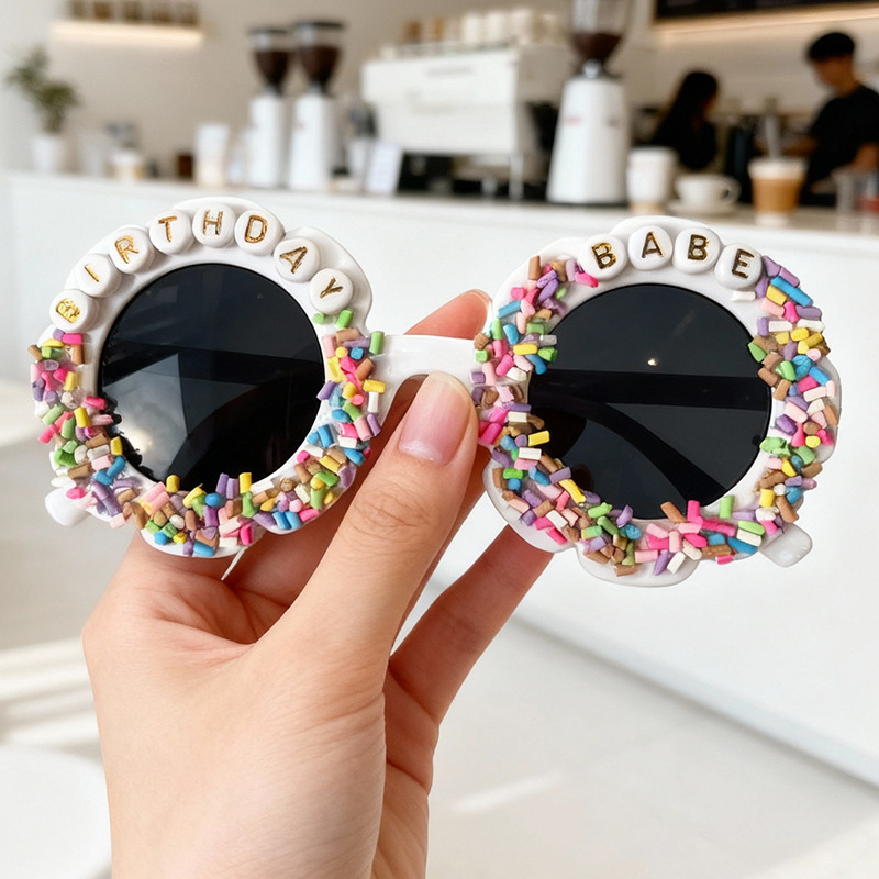 Bērnu ballīšu saulesbrilles ar konfekšu burtiem un ziedu dizainu, pilnais rāmis, vintage stils, modelis 222