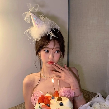 Clip de păr cu pene pufoase, plasă și nod în formă de fluture pentru păr de ziua de naștere și fotografii la petreceri (Cross-border Export Exclusive Supply; Gift for Advertising; Makeup and Costume Props)