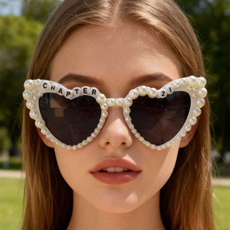 Saulesbrilles ar sirds formas pērlēm un burtiem, pilnais rāmis, universālais stils, Forest Fox privāta zīmols, ziemas 2025 izdevums