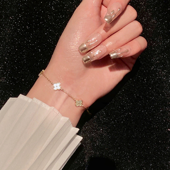 Медно-електроплатирана гривна с четири-листна форма на цвете за жени, геометричен дизайн на листа