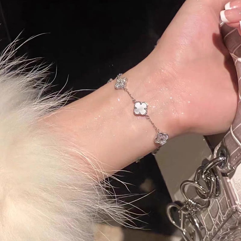 Медно-електроплатирана гривна с четири-листна форма на цвете за жени, геометричен дизайн на листа