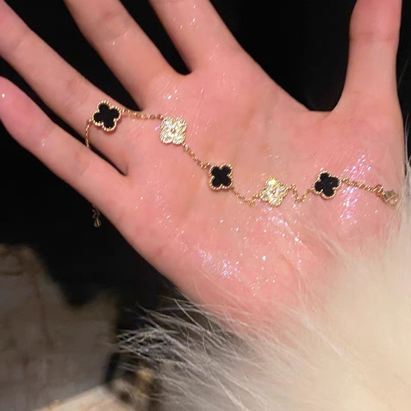 Медно-електроплатирана гривна с четири-листна форма на цвете за жени, геометричен дизайн на листа