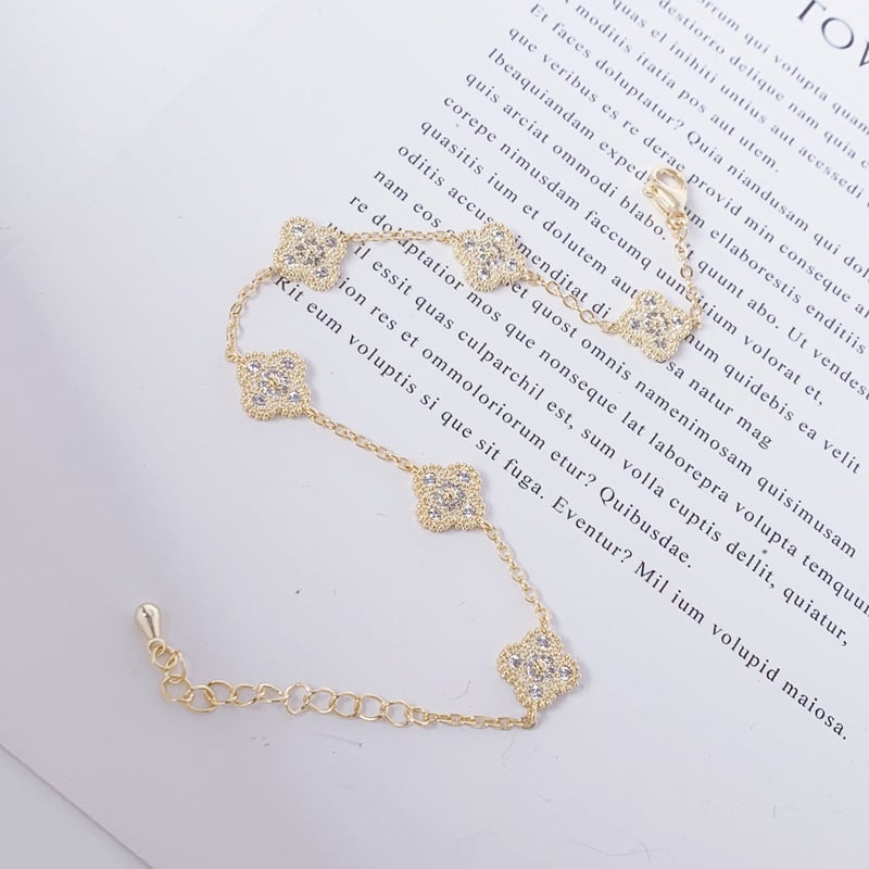 Медно-електроплатирана гривна с четири-листна форма на цвете за жени, геометричен дизайн на листа