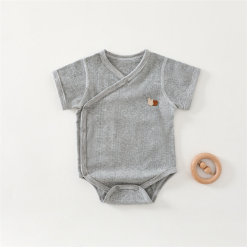 100% pamut babaruha overál rövid ujjú, uniszex, diagonális gombolás, újszülötteknek