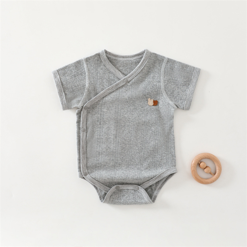 100% pamut babaruha overál rövid ujjú, uniszex, diagonális gombolás, újszülötteknek