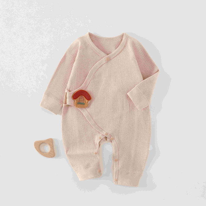 Novorođeni body od 100% pamuka s jacquardom leptira, bočno zatvaranje, dugi rukavi, unisex, bez kapuljače, pogodno za proleće, jesen i zimu.