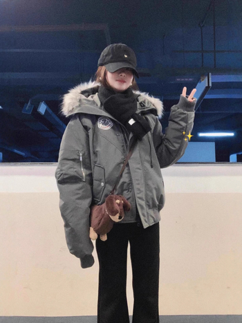 Парка с качулка и яка от изкуствен пух, свободен силует, цип, полиестерна тъкан