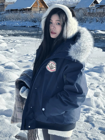 Парка с качулка и яка от изкуствен пух, свободен силует, цип, полиестерна тъкан