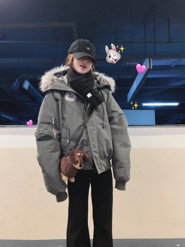 Парка с качулка и яка от изкуствен пух, свободен силует, цип, полиестерна тъкан