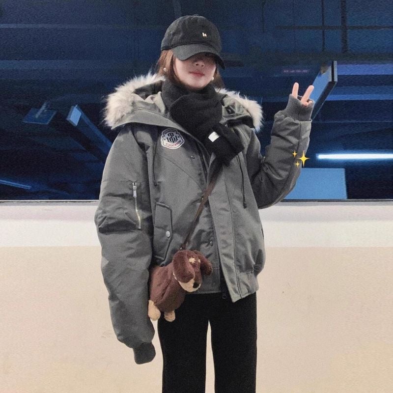 Парка с качулка и яка от изкуствен пух, свободен силует, цип, полиестерна тъкан