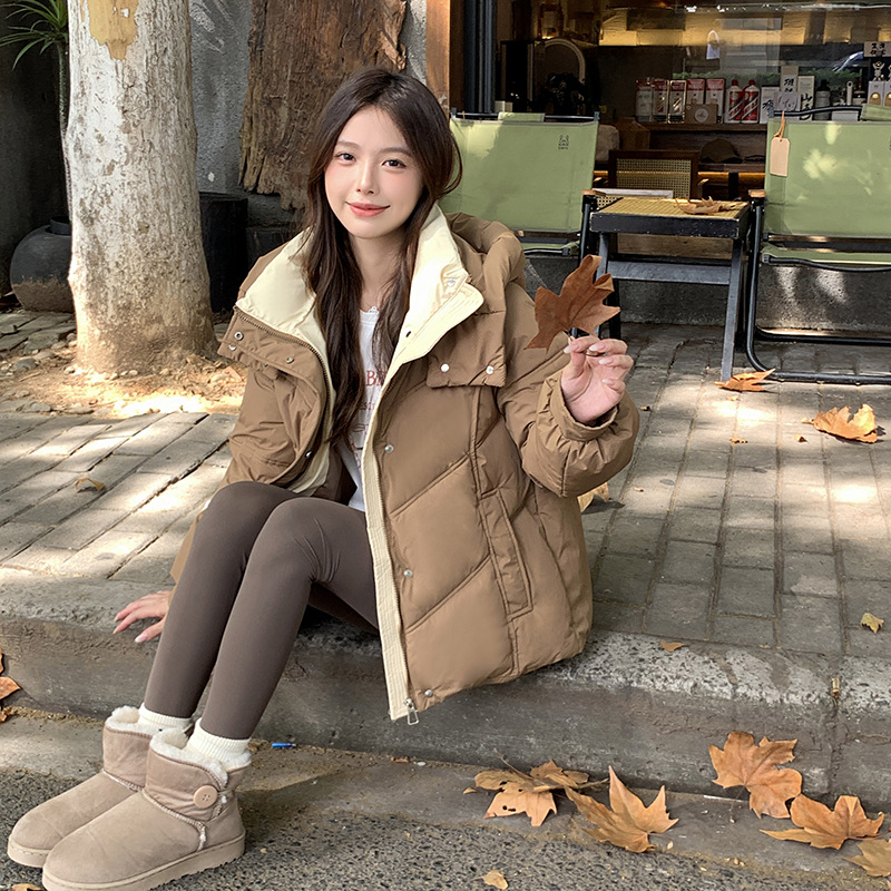 Дамско памучно палто с пухово пълнеж, полиестер 80–90% от основната тъкан, средна дължина, качулка