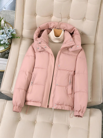 Дамско късо яке с пух-памук, качулка, свободна кройка, плътен зимен стил, полиестерен външен плат, цип, 2025 зима