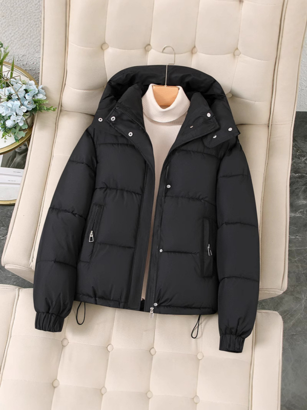 Дамско късо яке с пух-памук, качулка, свободна кройка, плътен зимен стил, полиестерен външен плат, цип, 2025 зима