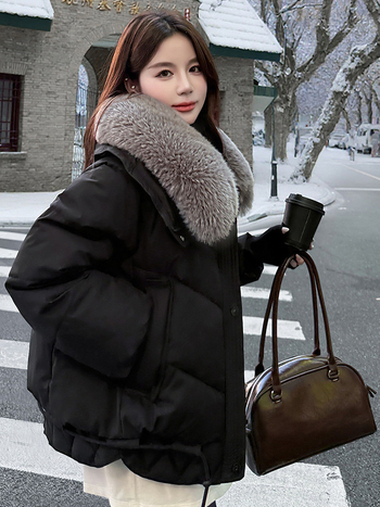 Късо памучно яке с яка от изкуствен пух, закопчаване с цип, пълнеж пух-памук, стил японско-корейски casual