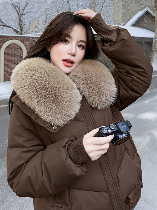 Късо памучно яке с яка от изкуствен пух, закопчаване с цип, пълнеж пух-памук, стил японско-корейски casual