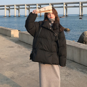 Женско памучно-пълнено палто, свободен силует, стойка яка, дълги ръкави, къс модел, едноцветно, полиестерна външна тъкан, памучна пълнеж, зима 2023