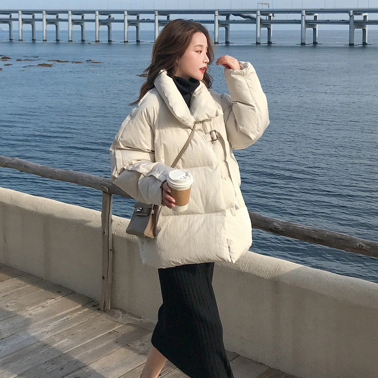 Женско памучно-пълнено палто, свободен силует, стойка яка, дълги ръкави, къс модел, едноцветно, полиестерна външна тъкан, памучна пълнеж, зима 2023