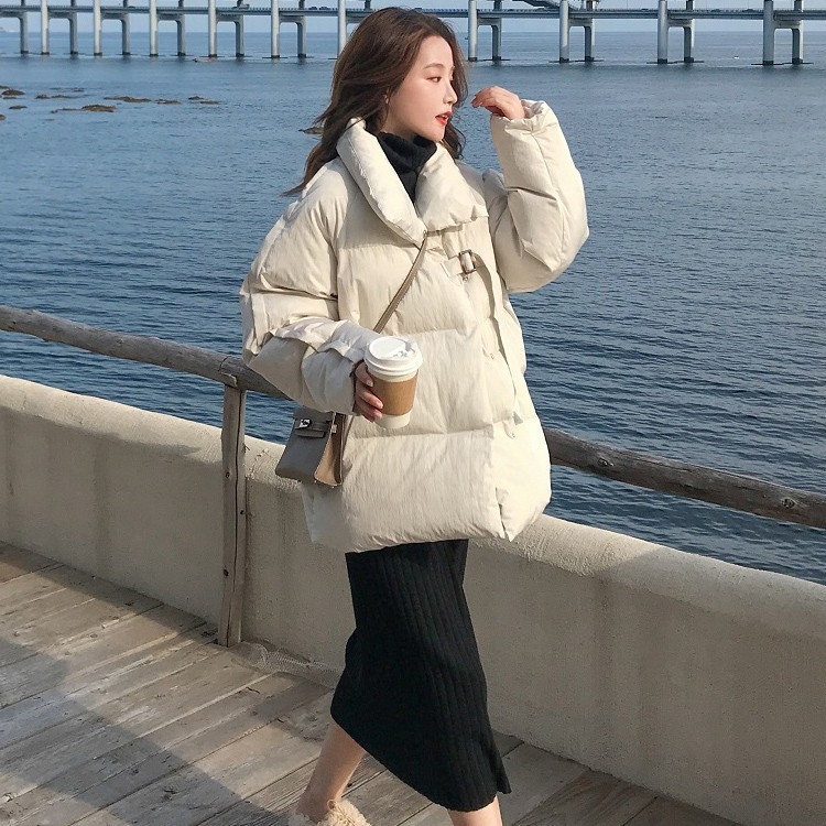 Женско памучно-пълнено палто, свободен силует, стойка яка, дълги ръкави, къс модел, едноцветно, полиестерна външна тъкан, памучна пълнеж, зима 2023