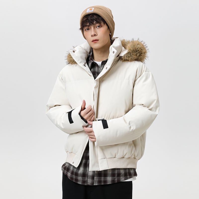 парка с пухена яка и качулка, цип, дебел полиестер пълнеж, джобове с триизмерни апликации