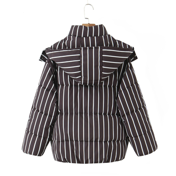 Полиестерово яке с райета и качулка, дебела материя, свободна кройка, закопчаване с цип