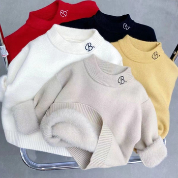 Detský pletený sveter z zajacej srsti 90–95%, polyester, hrubý materiál, okrúhly výstrih, dlhé rukávy