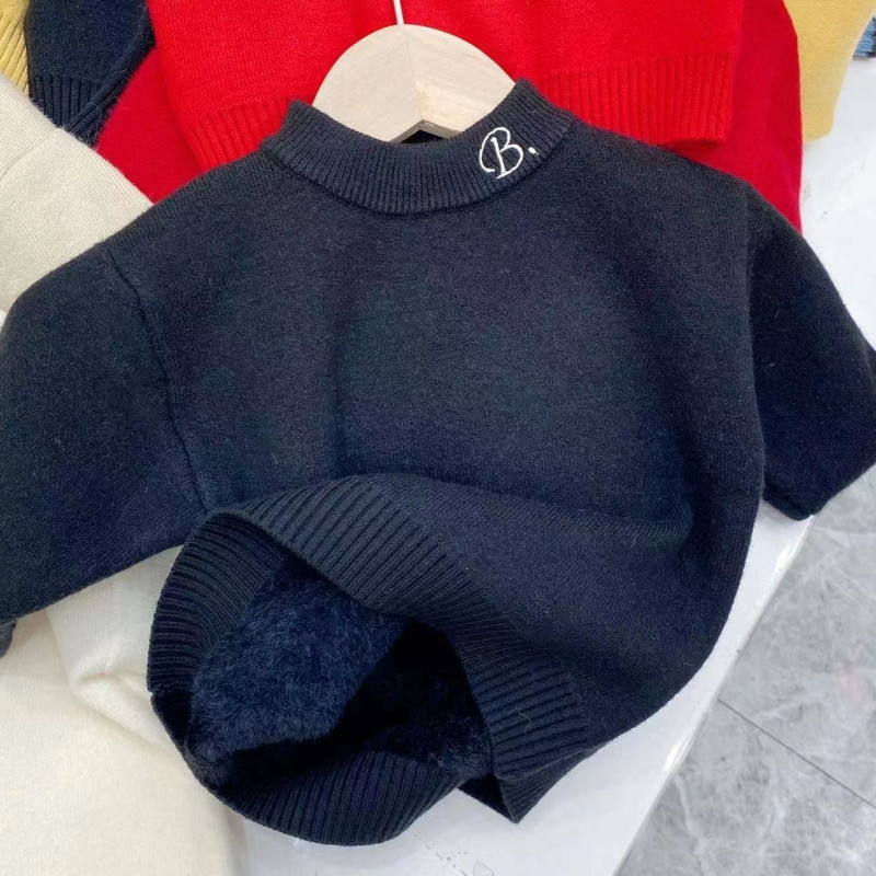 Detský pletený sveter z zajacej srsti 90–95%, polyester, hrubý materiál, okrúhly výstrih, dlhé rukávy