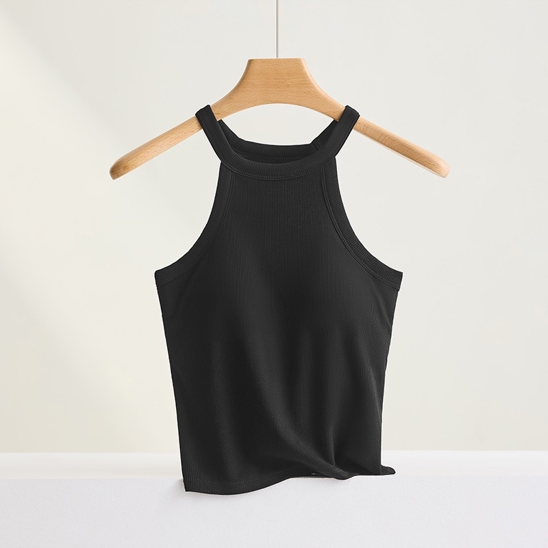 Halter top s ugrađenim pamukastim jastučićima; materijal: viskoza (95–100% viskoze); debljina tkanine: umjerena (181–200 g/m²); izrez: kružni; stil: halter, svestran