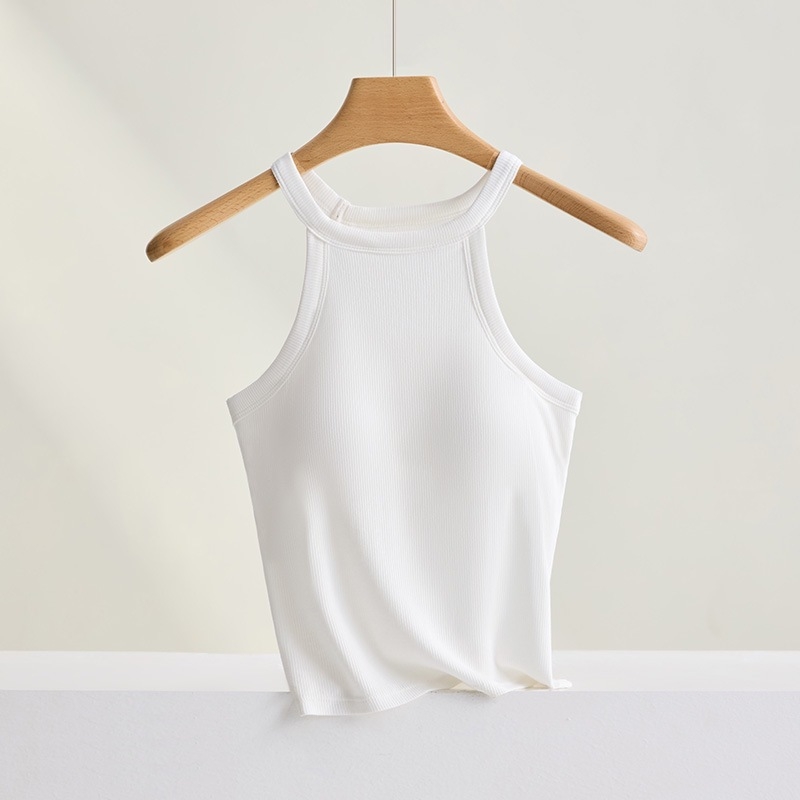 Halter top s ugrađenim pamukastim jastučićima; materijal: viskoza (95–100% viskoze); debljina tkanine: umjerena (181–200 g/m²); izrez: kružni; stil: halter, svestran