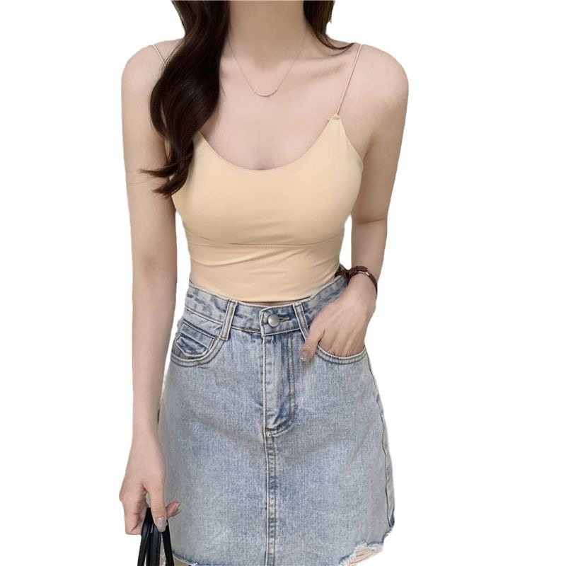 Najlon camisol s bezšivnom stražnjom stranom i ugrađenim jastučićima za grudi, okrugli izrez, minimalistički stil