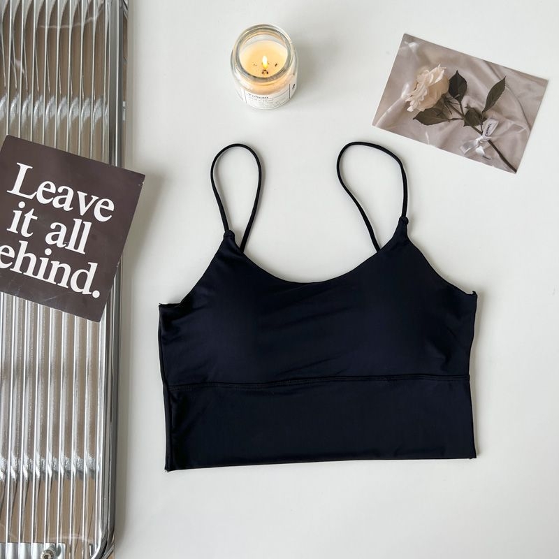 Najlon camisol s bezšivnom stražnjom stranom i ugrađenim jastučićima za grudi, okrugli izrez, minimalistički stil