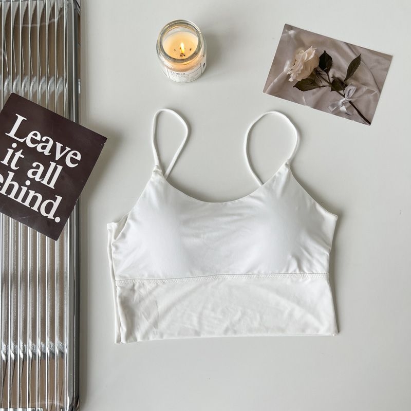 Najlon camisol s bezšivnom stražnjom stranom i ugrađenim jastučićima za grudi, okrugli izrez, minimalistički stil