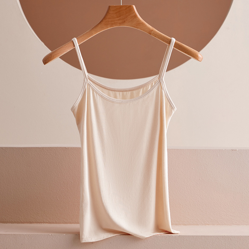 Modal top, 80–90% modal sadržaja, uski kroj, okrugli izrez, bezšivne