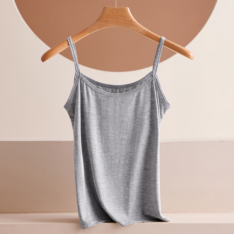 Modal top, 80–90% modal sadržaja, uski kroj, okrugli izrez, bezšivne