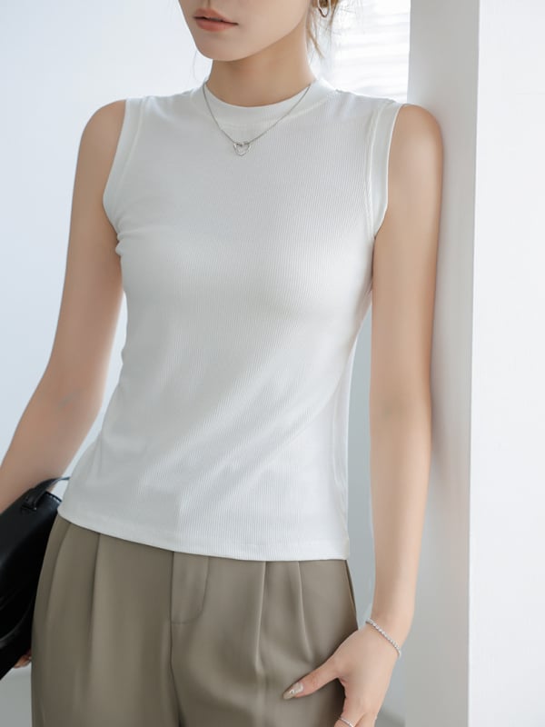 Pamučna kamizola, uska silueta, prugasti ili karirani uzorak, duljina 50–65 cm, ljeto 2025