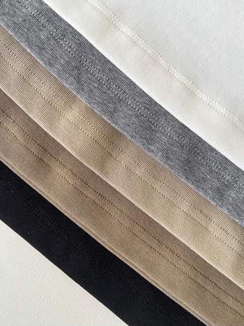 Ženski bezrukavni top, uski kroj, pamuk-elastan mješavina, visoka elastičnost, duljina 50–65 cm, proljeće 2025