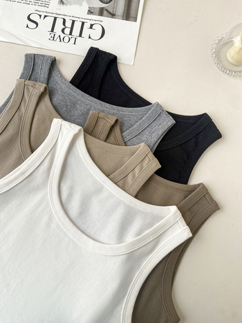 Ženski bezrukavni top, uski kroj, pamuk-elastan mješavina, visoka elastičnost, duljina 50–65 cm, proljeće 2025