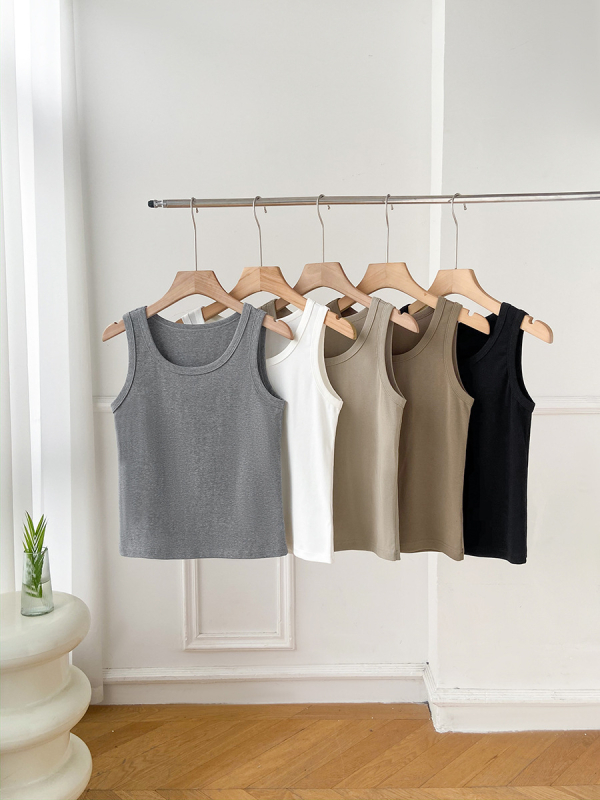 Ženski bezrukavni top, uski kroj, pamuk-elastan mješavina, visoka elastičnost, duljina 50–65 cm, proljeće 2025