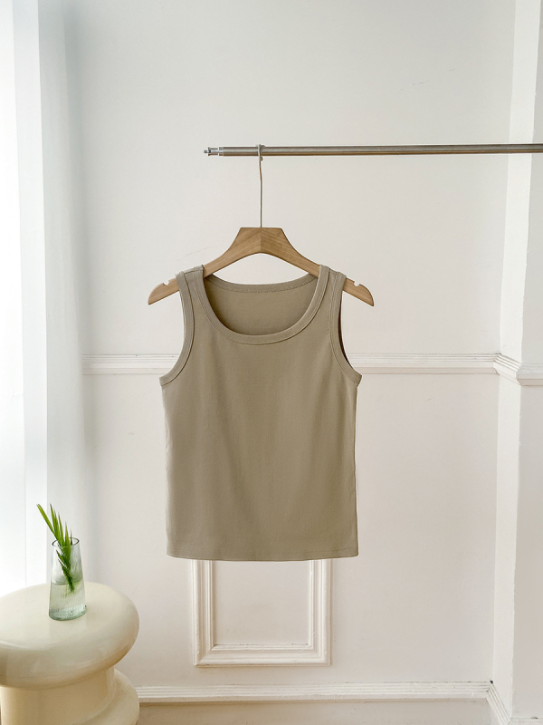 Ženski bezrukavni top, uski kroj, pamuk-elastan mješavina, visoka elastičnost, duljina 50–65 cm, proljeće 2025