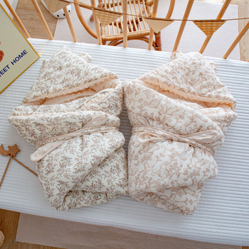 Pătură de înfășat pentru bebeluși cu glugă, țesătură gauze velour, umplutură din down cotton, model Cartoon, confort de toamnă pentru sugari 1–3 ani