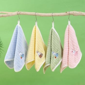 Prosop cu design iepuraș pentru bebeluși și adulți (fleece coral; fir 32; broderie și tiv; greutate sub 50 g)