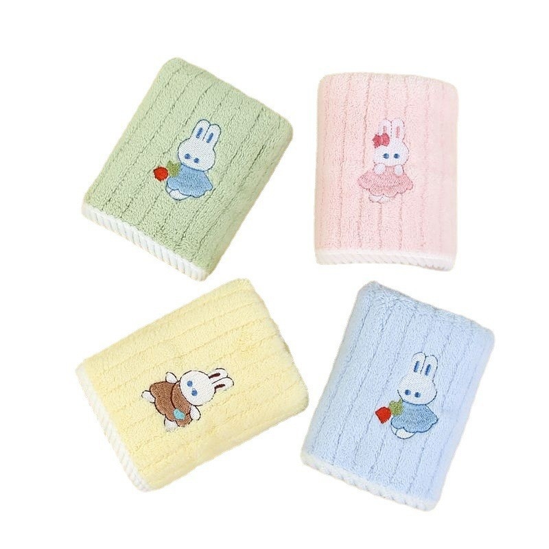 Prosop cu design iepuraș pentru bebeluși și adulți (fleece coral; fir 32; broderie și tiv; greutate sub 50 g)